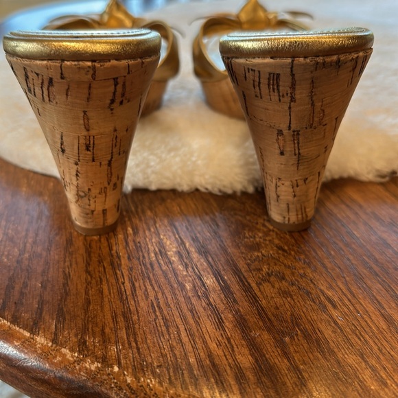 Coach gold sandals. - Picture 5 of 7